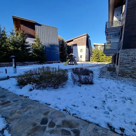 Private Pine Whisper 4 Pax In Euphoria Club ボロヴェッツ